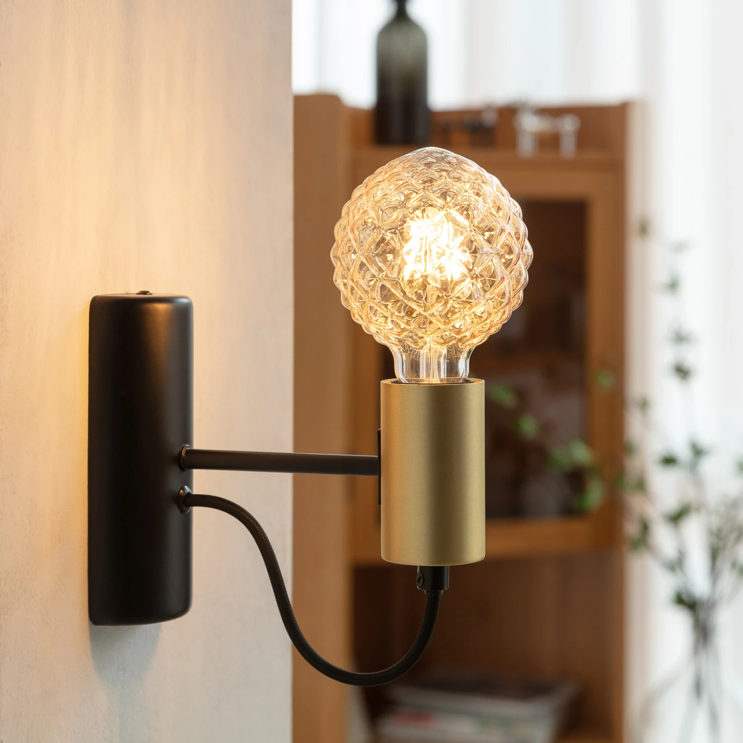 Lucande E27 3,8W LED-Lampe G95, 2700K, Struktur, Amber 4 Lucande E27 3,8W LED-Lampe G95, 2700K, Struktur, Amber – Bild 2