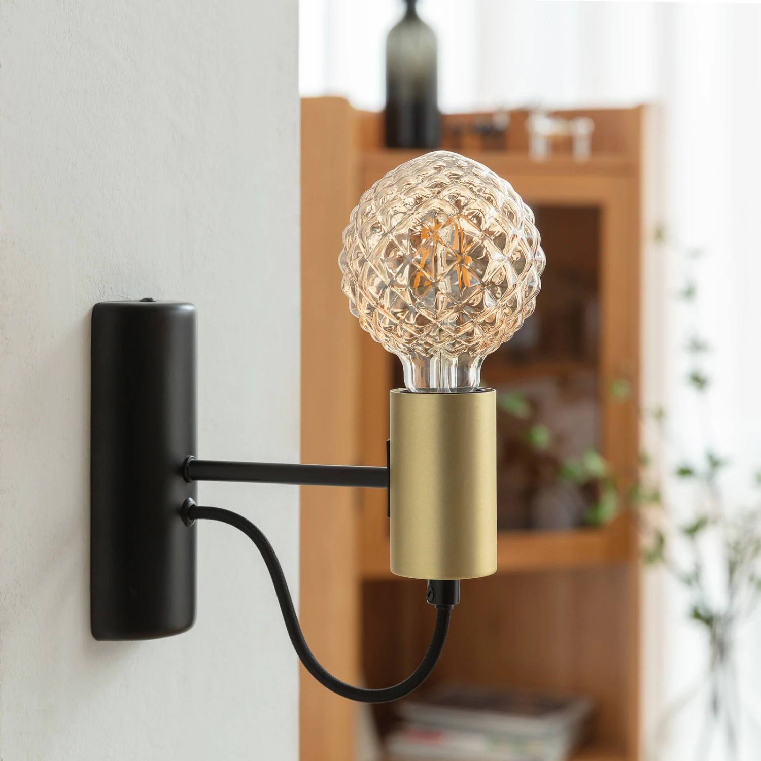 Lucande E27 3,8W LED-Lampe G95, 2700K, Struktur, Amber 5 Lucande E27 3,8W LED-Lampe G95, 2700K, Struktur, Amber – Bild 3