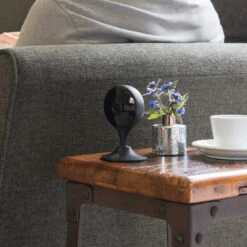 Yale Wi-Fi Innenkamera, Full HD -Beleuchtungs Geschäft 1079001 3