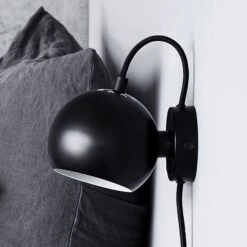 FRANDSEN Ball Magnet Wandleuchte Schwarz Matt