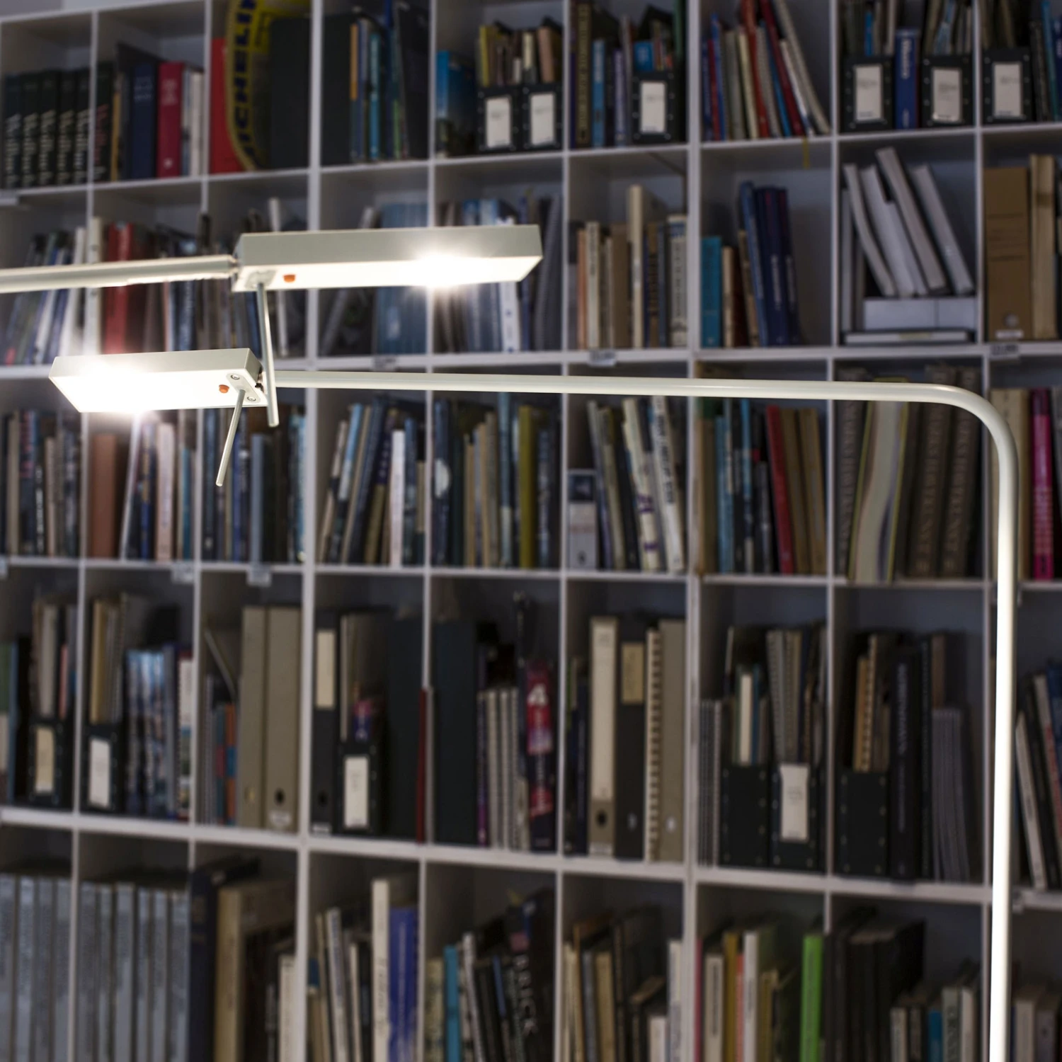 LED-Schreibtischlampe Ninety Mit Fuß In Weiß 4 LED-Schreibtischlampe Ninety Mit Fuß In Weiß – Bild 2