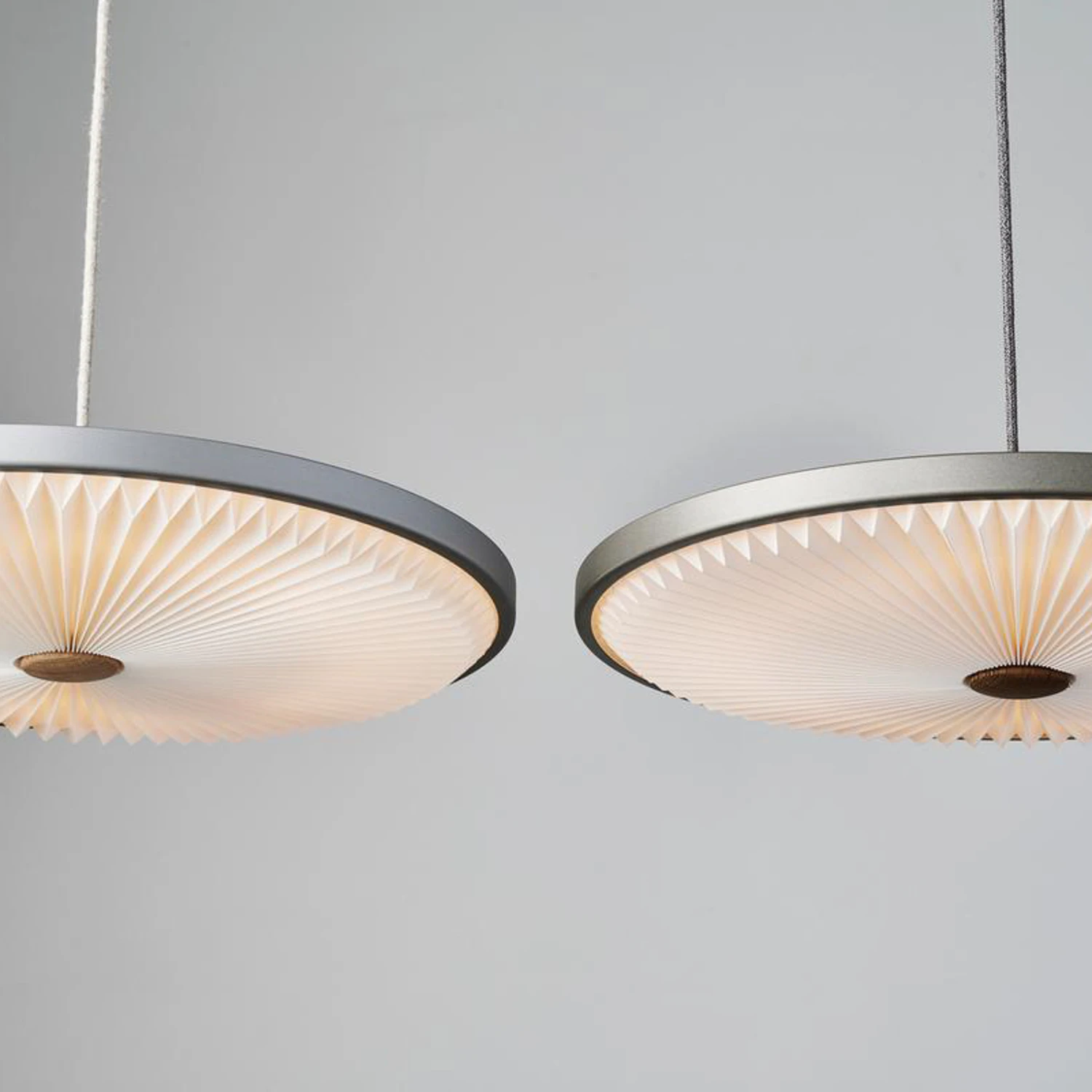 LE KLINT Soleil LED-Hängelampe Dunkelgrau Ø50cm 8 LE KLINT Soleil LED-Hängelampe Dunkelgrau Ø50cm – Bild 6