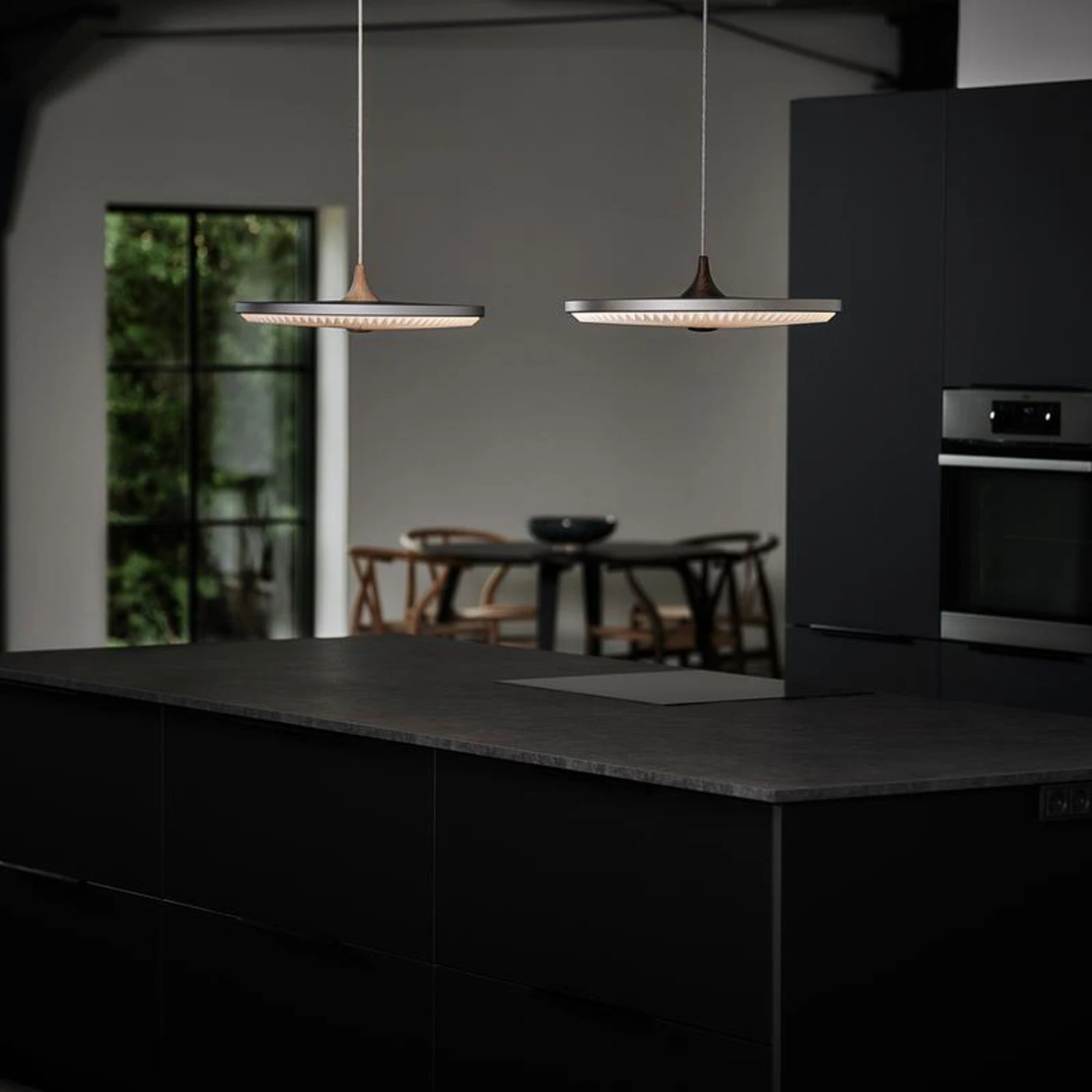 LE KLINT Soleil LED-Hängelampe Dunkelgrau Ø50cm 11 LE KLINT Soleil LED-Hängelampe Dunkelgrau Ø50cm – Bild 9