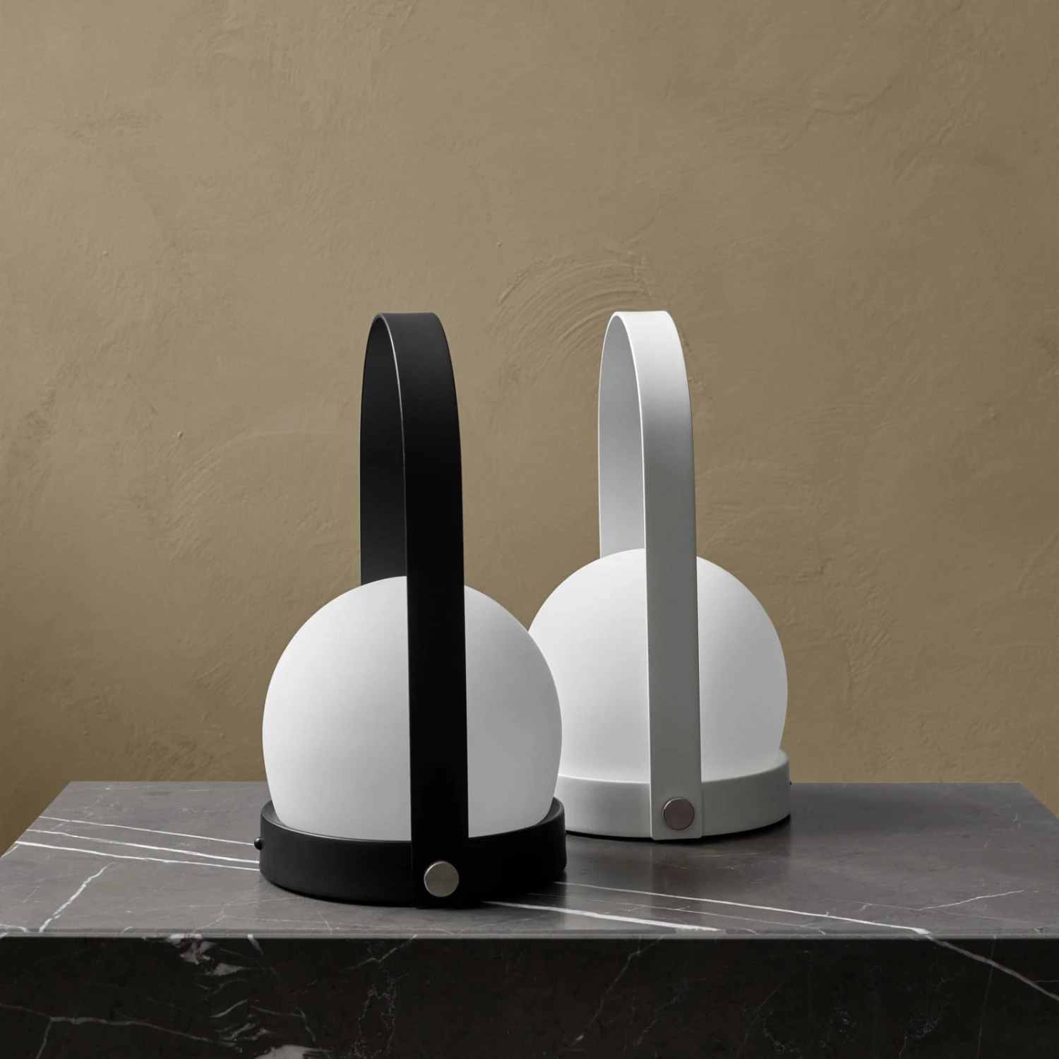 Audo Carrie LED-Dekoleuchte Mit Akku IP44, Schwarz 7 Audo Carrie LED-Dekoleuchte Mit Akku IP44, Schwarz – Bild 5