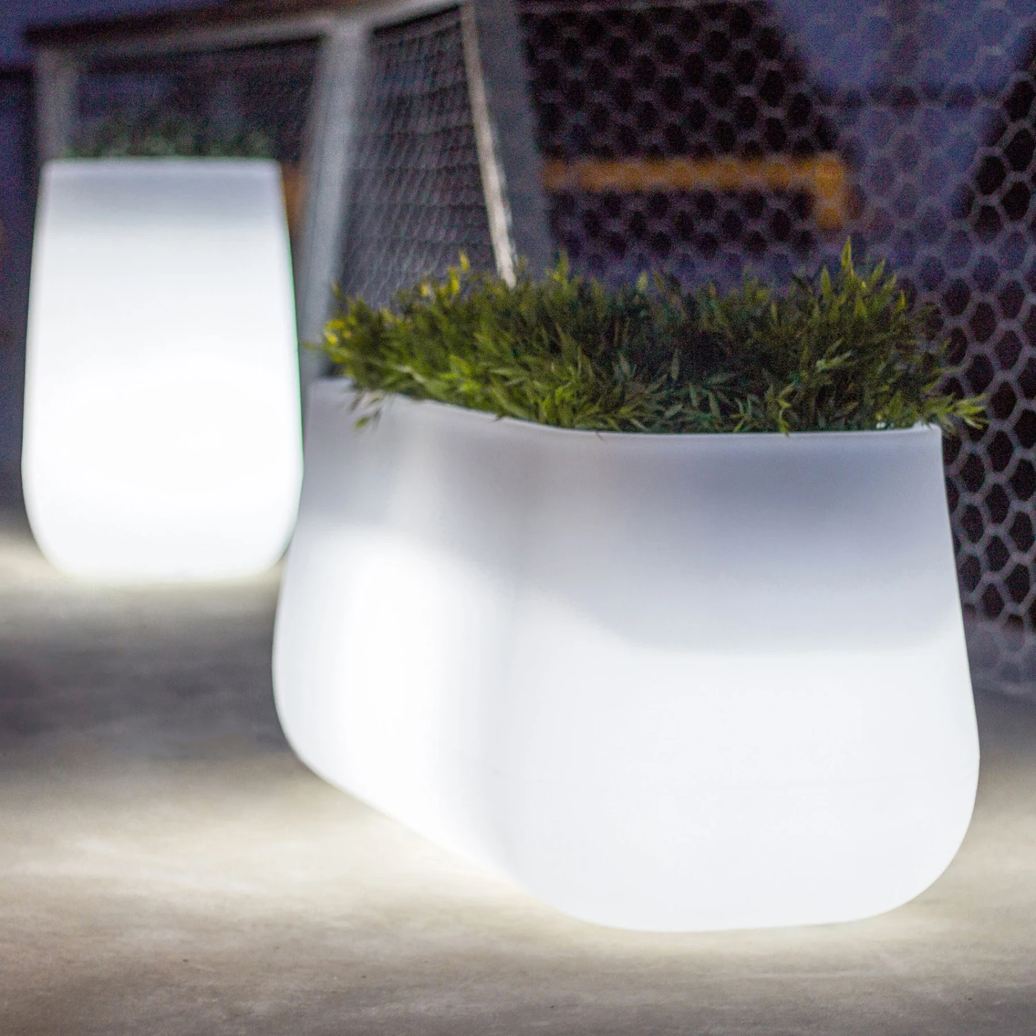 Newgarden Camelia Large Pflanzkübel LED Solar+Akku 4 Newgarden Camelia Large Pflanzkübel LED Solar+Akku – Bild 2