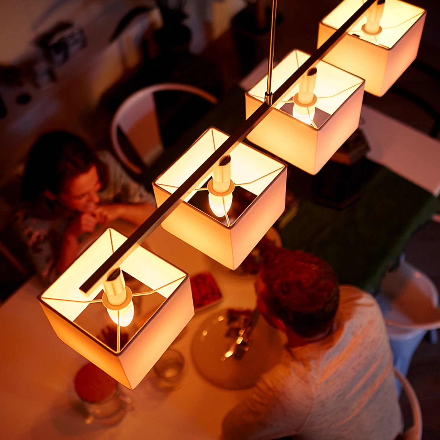 Philips Hue Kerze White&Color Ambiance E14 5,3W 9 Philips Hue Kerze White&Color Ambiance E14 5,3W – Bild 7