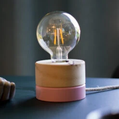 ALMUT 0239 Tischlampe, Nachhaltig, Zirbe/rosa 12 ALMUT 0239 Tischlampe, Nachhaltig, Zirbe/rosa -Beleuchtungs Geschäft 7594028 2