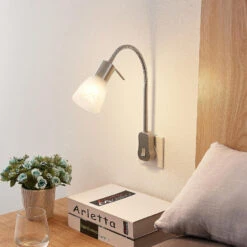 Lindby Nevyana Steckdosenlampe, Flexarm, Schalter 12 Lindby Nevyana Steckdosenlampe, Flexarm, Schalter -Beleuchtungs Geschäft 8032245 1