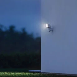 STEINEL LS 150 S Außenwandstrahler Sensor Weiß -Beleuchtungs Geschäft 8505778 1