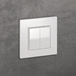 Die Versteckdose Friends Of Hue Tastschalter