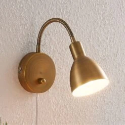 Lindby Amrei Wandlampe, Dimmbar, Altmessing