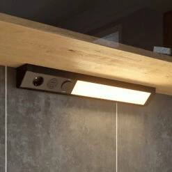 Arcchio Ekam LED-Unterbaulampe, USB, Schwarz